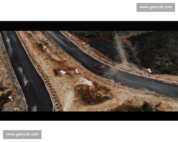 《激情飞扬的赛道上谁与争锋全力奔跑的比赛瞬间》